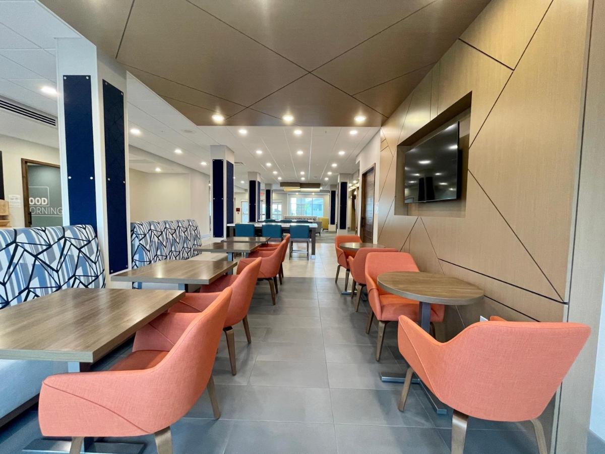 Express & - Ft. Smith - Airport By Ihg Hotel 3*
