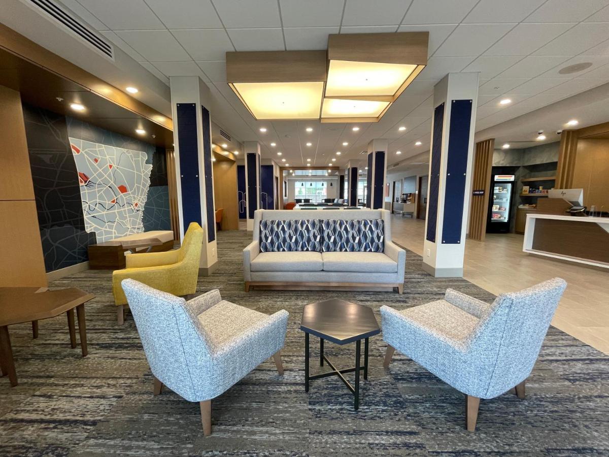 Express & - Ft. Smith - Airport By Ihg Hotel 3*